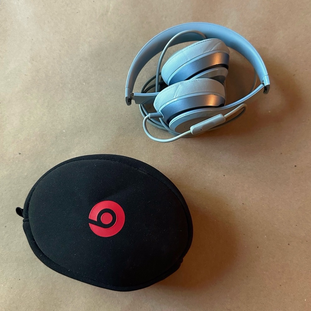 Beats by Dr. Dre Solo Wired Light Blue Headphones with Case - TESTED